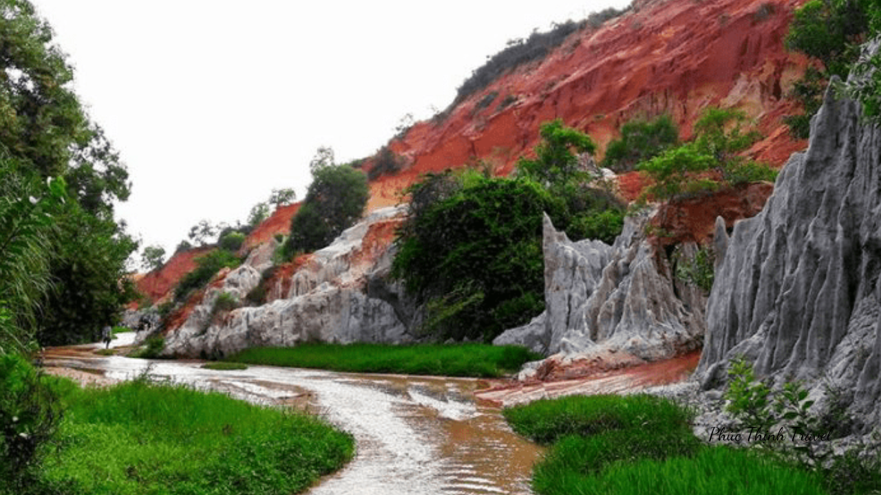 Du Lịch Suối Tiên - Khám phá vẻ đẹp thiên nhiên hoang sơ và mát mẻ tại Suối Tiên, Bình Thuận